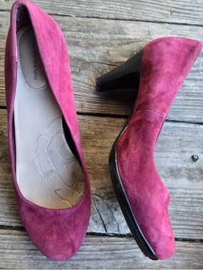 Giani Bernini burgundy suede high heel pumps
